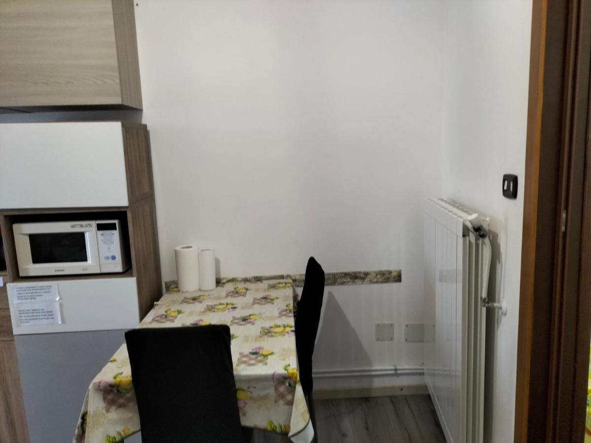 Affitti Brevi Ferrera Monolocale Ferrera 20 Minuti Da Rho Fiera E San Siro Apartment Bareggio ภายนอก รูปภาพ
